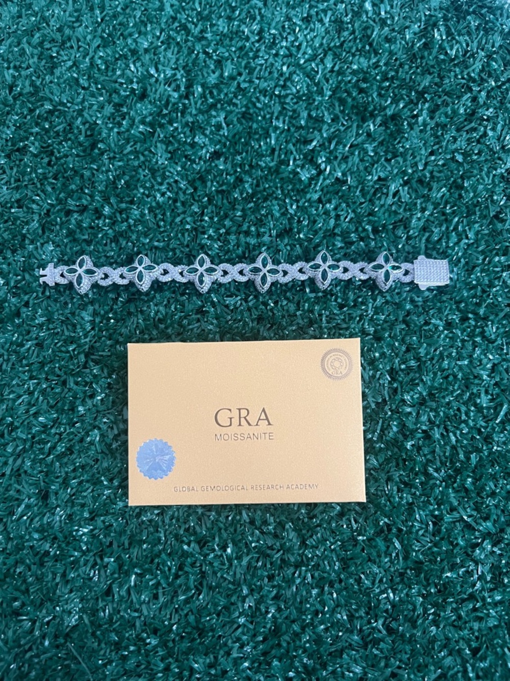 Moissanite Floral Link Bracelet - Green Tone